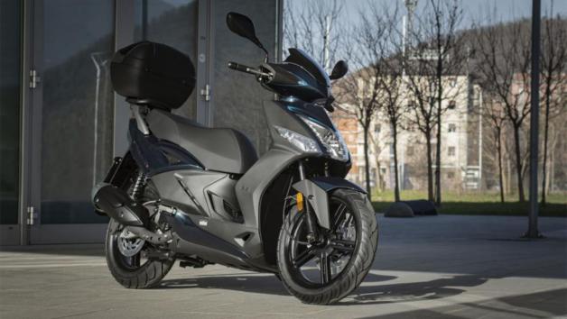 Το Kymco Agility 16+ φέρει σημαντικές αναβαθμίσεις που μεταφράζονται σε αυξημένη ασφάλεια ευελιξία και άνεση στην καθημερινότητα. 